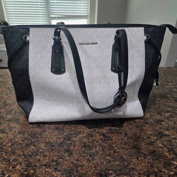 Michael Kors Purse - Picture 1 of 4